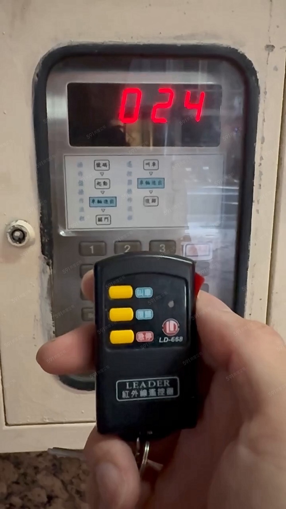 西門捷運站1號出口漢中街me原宿一般車位 - Image 1