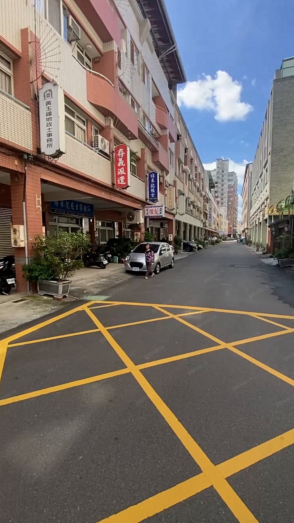 嶺東文山國小楓康/巷內大面寬店面1~2樓三房可營登可停三台車 - Image 1