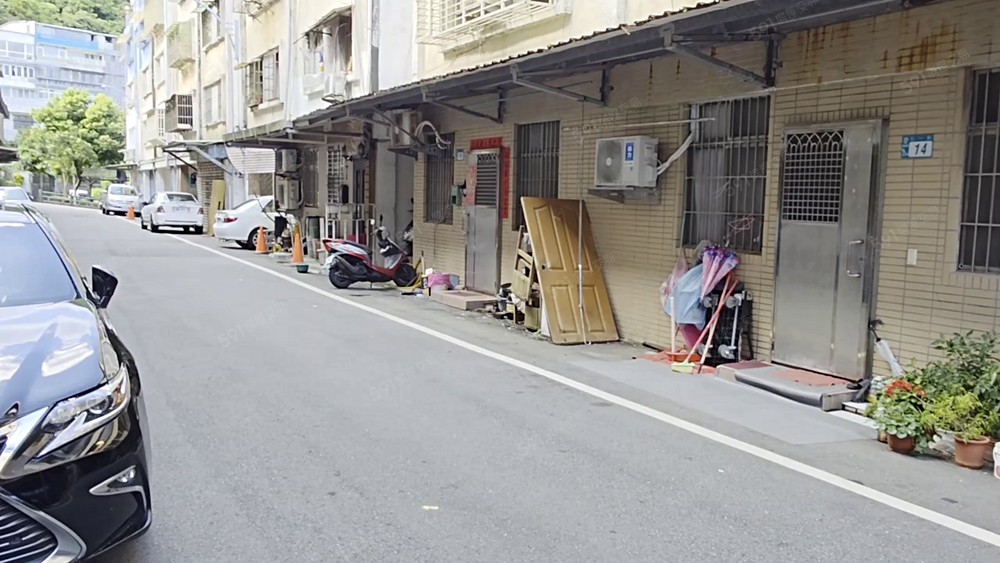 公寓1+2樓住家兼辦公與倉庫門口可停車 - Image 1