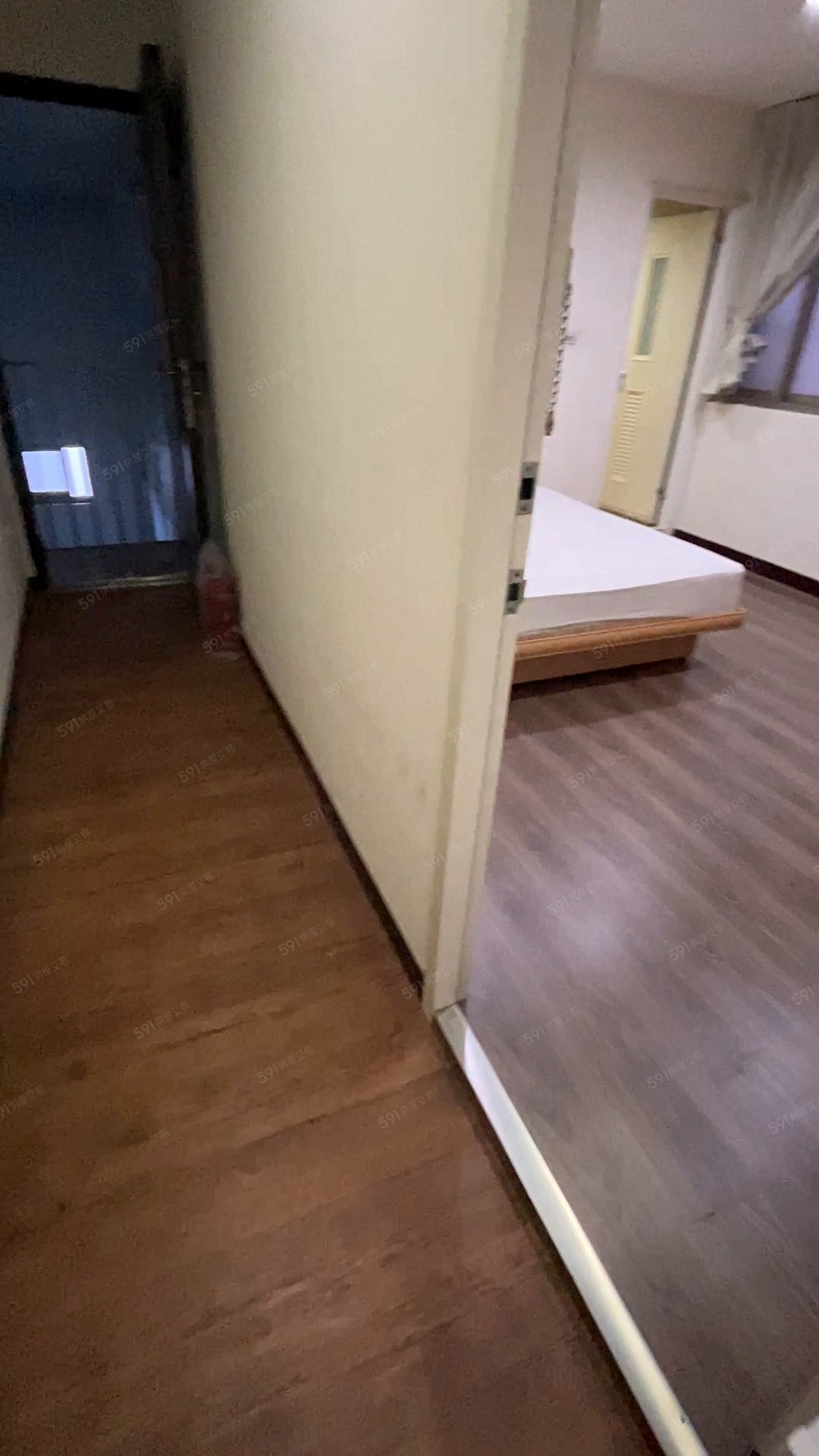 板橋江子翠捷運一號出口旁有窗戶套房出租 - Image 1