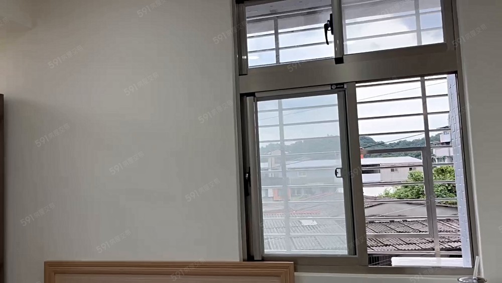 近南港展覽館汐止白雲國小透天採光套房出租 - Image 1