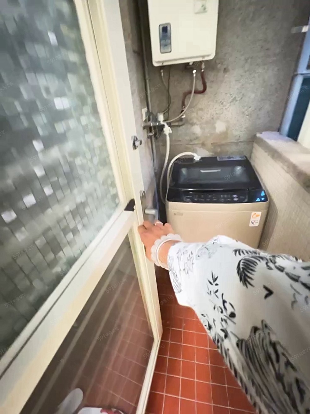 台北小巨蛋/裝潢新/一房一廳採光通風獨立陽台/家具齊全可開伙 - Image 1