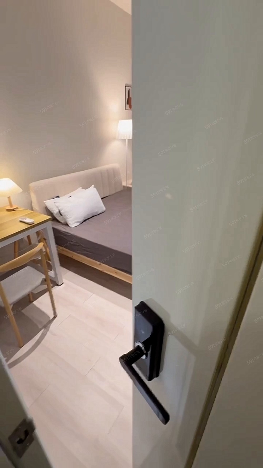 中壢火車站|稀有大露台13坪,電梯獨立套房|步行一分鐘火車站 - Image 1