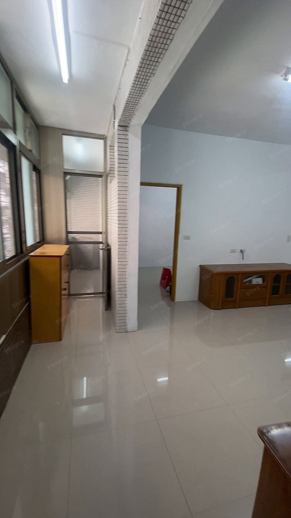 社宅大三房格局方正可租補免仲介費 - Image 1