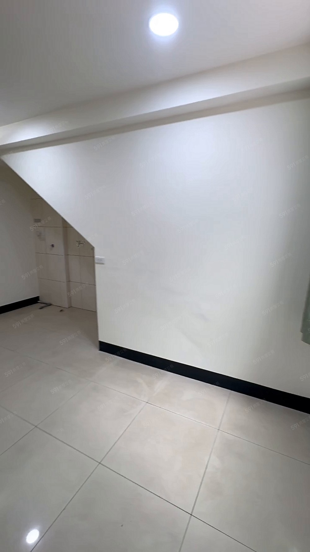 三和國中/免爬高/空屋正兩房格局方正/可開伙/生活機能佳 - Image 1