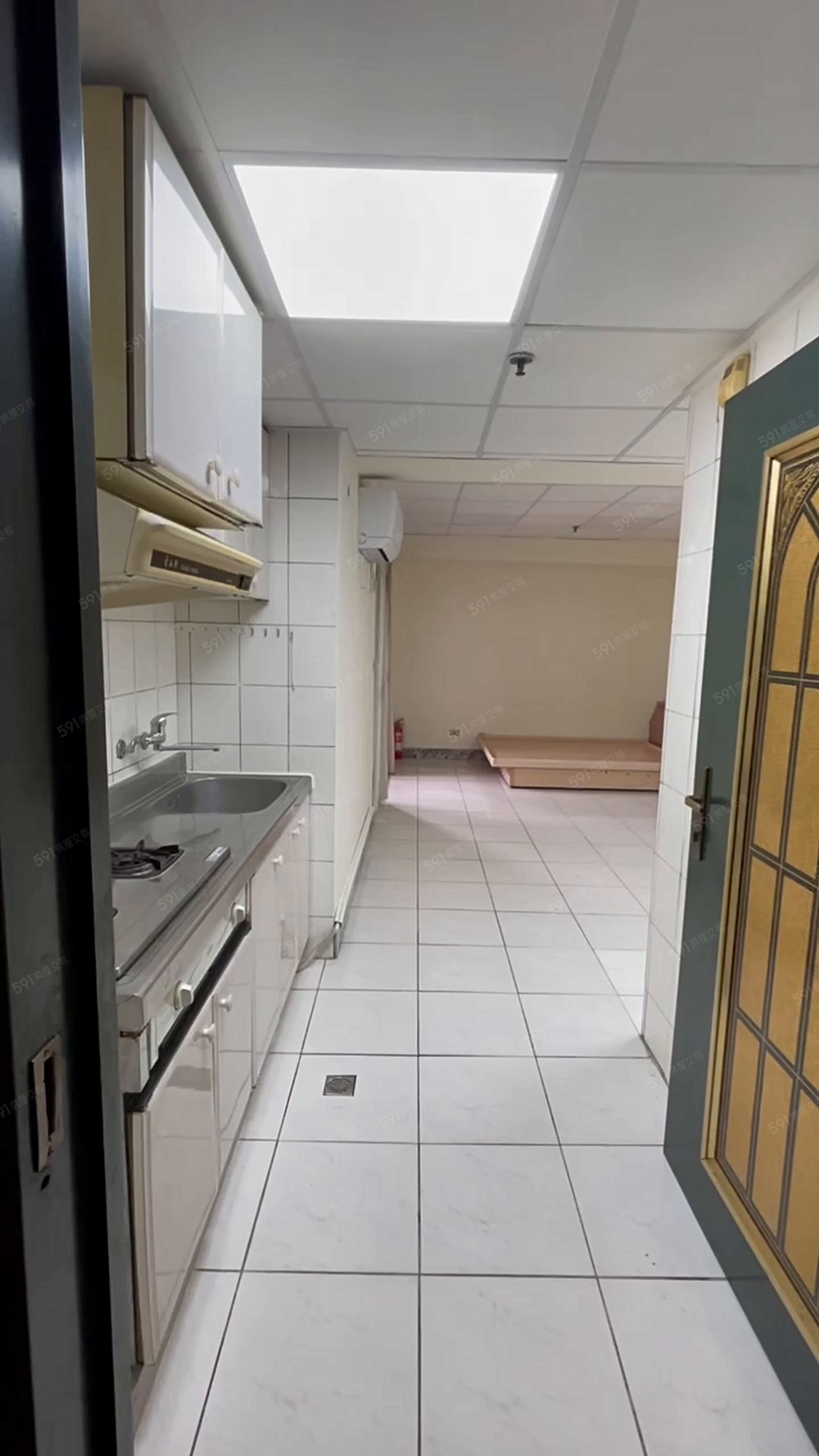 獨立大套房可租補▲市中心▲電梯警衛垃圾管理▲面山景觀 - Image 1