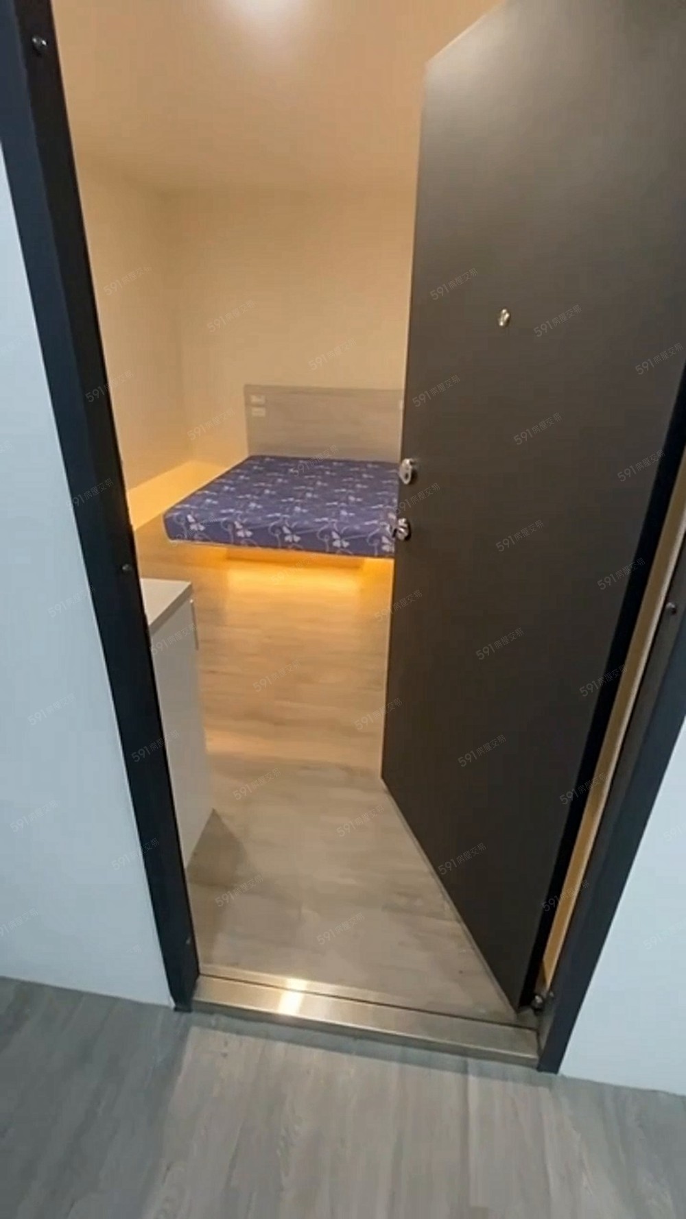 西區美裝潢套房附機車位,可租補,近中教大、國美館、五權車站 - Image 1