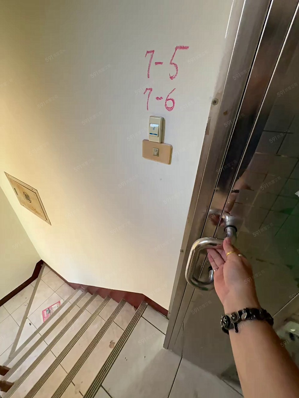 銅鑼工業區中興路華廈輕隔間小兩房&另出租頂樓倉庫附近好停車 - Image 1