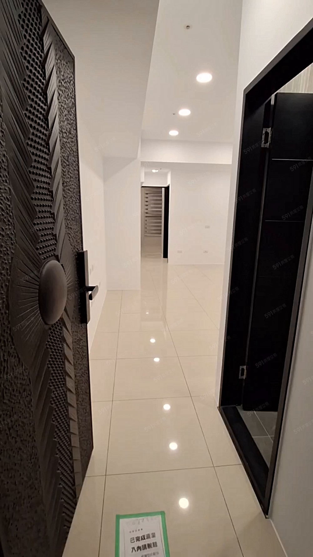 海山捷運5分鐘全新大樓~裝潢2房 - Image 1