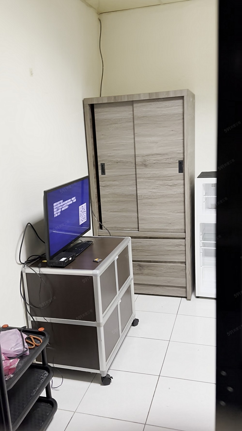 獨立套房出租近五股工業區3樓 - Image 1