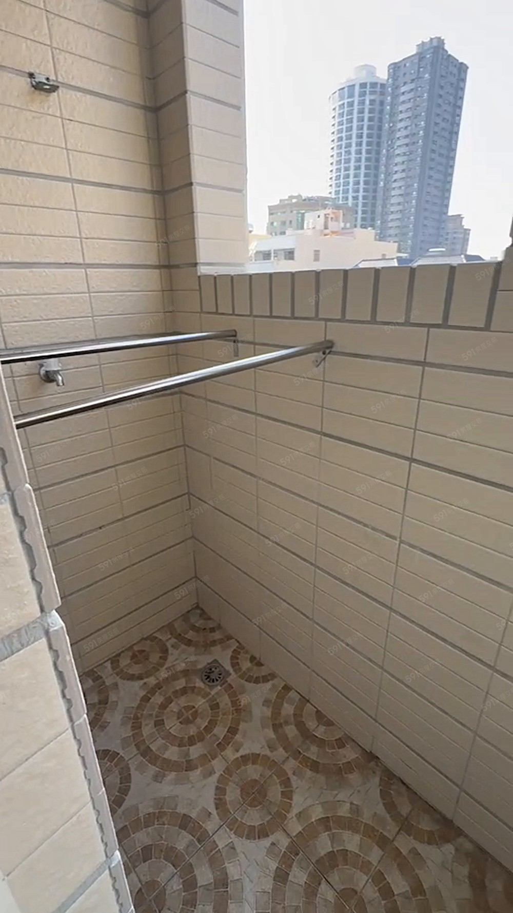 陽台獨洗。流理台。近中山醫。室內機車位 - Image 1