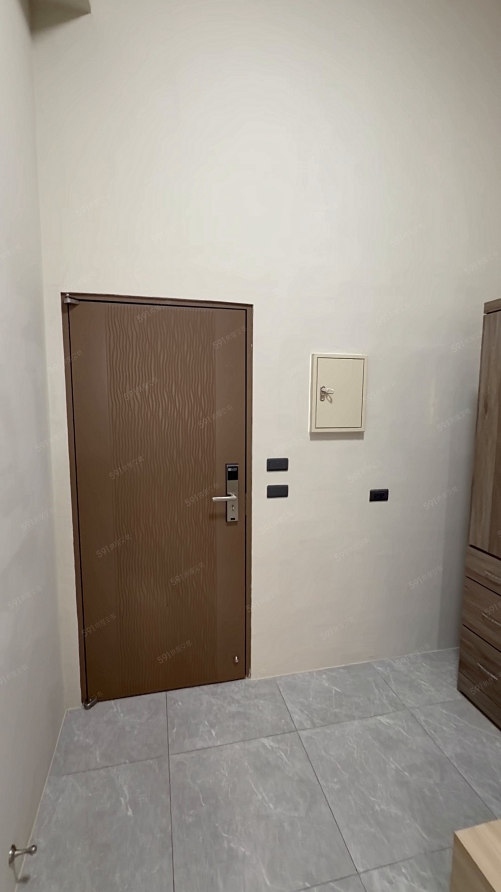 軍榮一街/東山/電梯/租補/樓中樓/一房 - Image 1