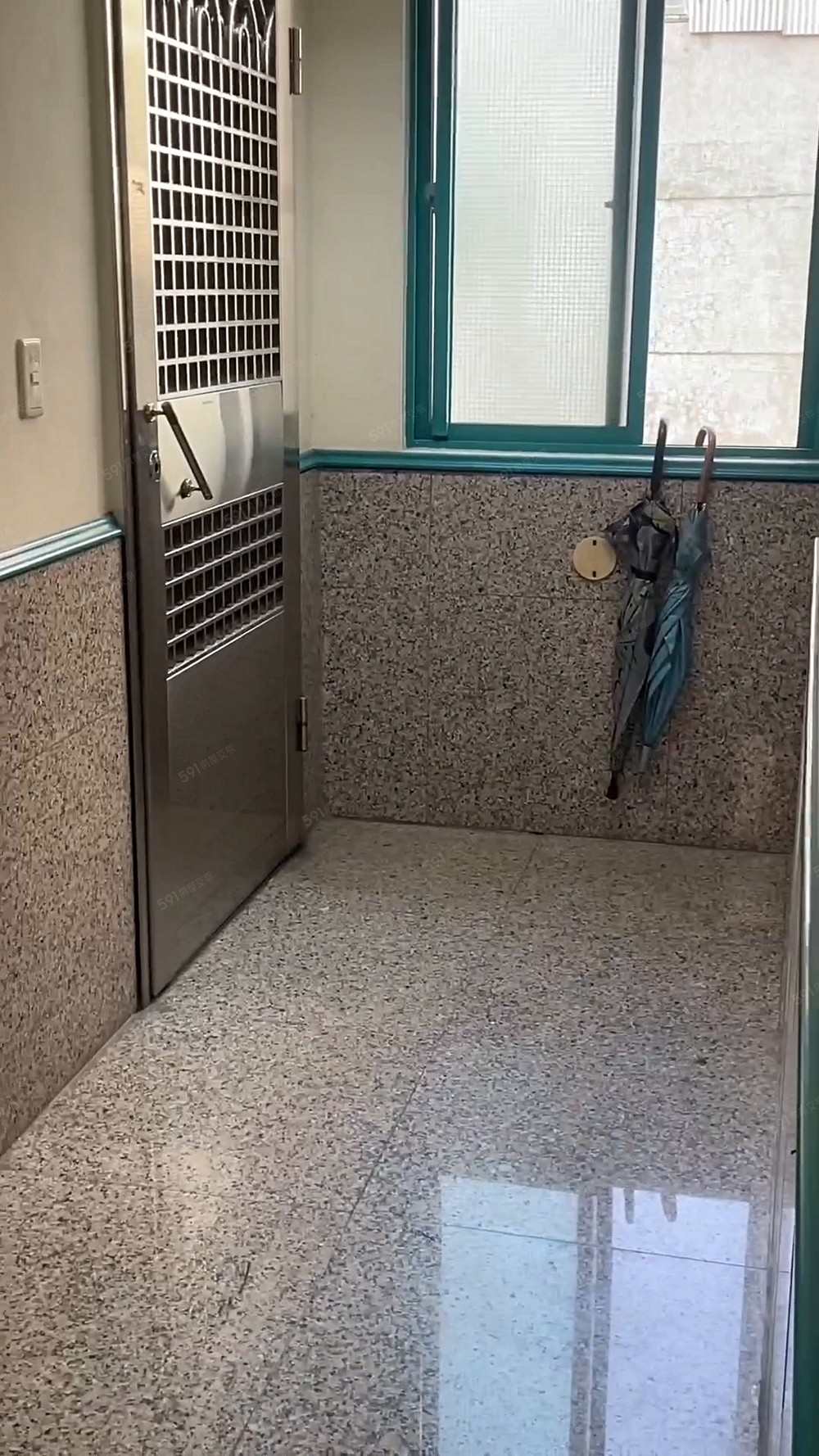 精誠公益商圈三房/家具電全配/木質地板/電梯 - Image 1